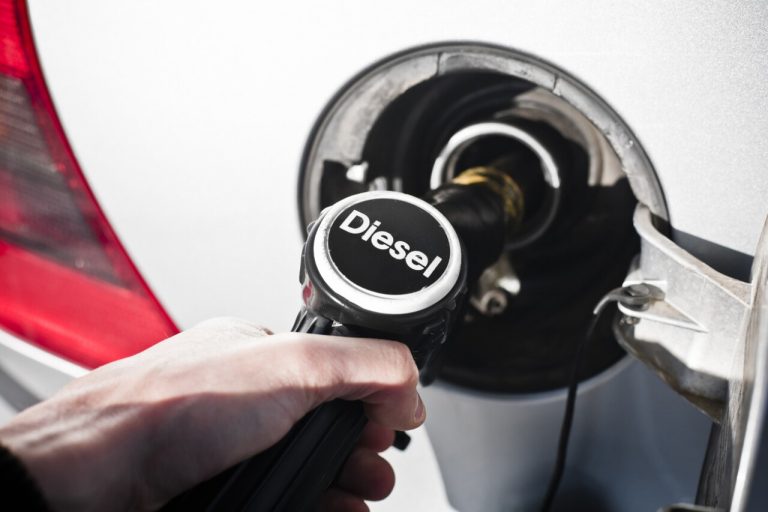 Se canalizan a gasolinas, ganancias extras de petróleo: Ceesp