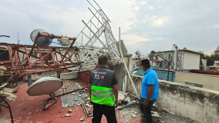 Colapso de grúa deja heridos en la Roma Sur