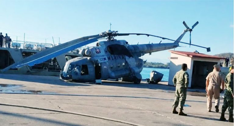 Helicóptero de la Marina se desploma al intentar despegar en zona Naval de Mazatlán, Sinaloa