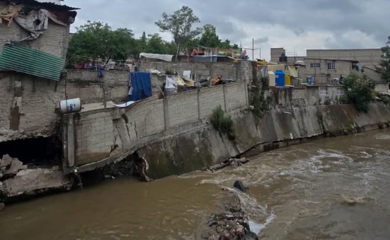Lluvias derrumban viviendas en Naucalpan