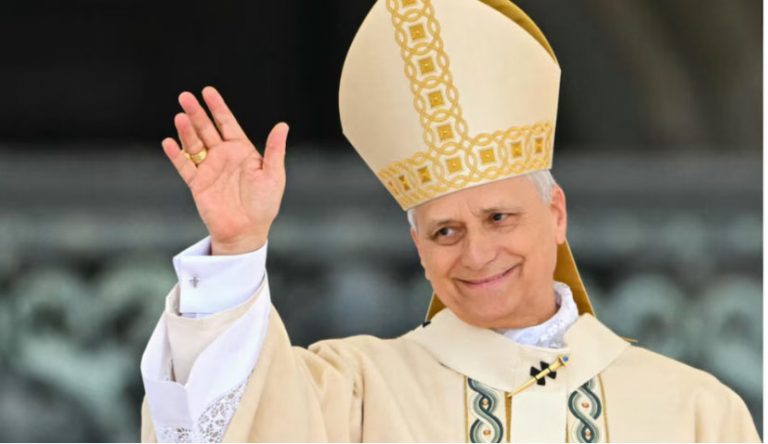 León XIV celebra primer aniversario de su pontificado con visita multitudinaria en Italia