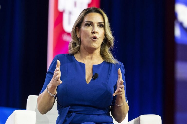 Sara Carter cancela visita a México en medio de tensión por estrategia antidrogas de EE.UU.
