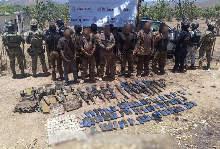 Marina y fuerzas federales capturan a 13 presuntos miembros del «Los Chapitos», en Sinaloa