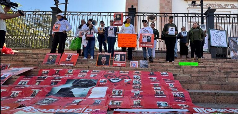 Manifestación a las afueras de la Catedral de Culiacán, Sinaloa por los desaparecidos