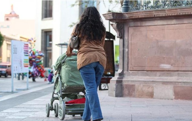 Trabajo no remunerado de madres mexicanas: 26% de riqueza anual