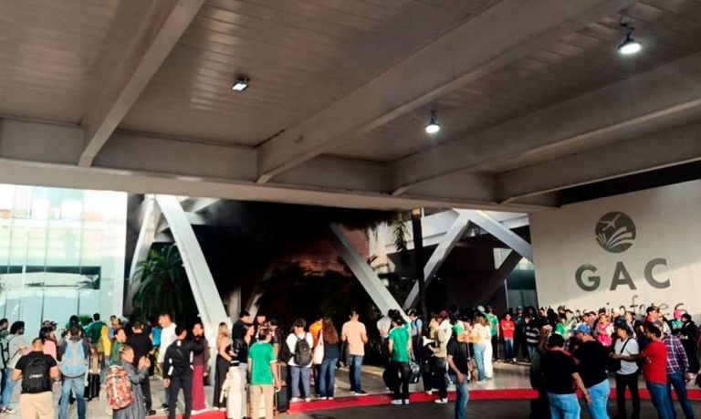 Maestros de la CNTE toman instalaciones del aeropuerto, en Chiapas