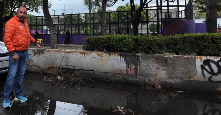 Drenaje en Iztacalco obsoleto; con más de 50 años de antigüedad, vecinos