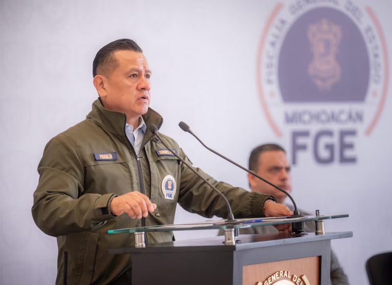 Fiscal de Michoacán solicita licencia; buscará candidatura de Morena, para gobernador