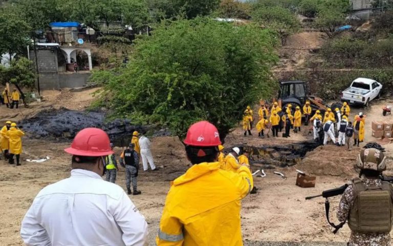 Pemex logra controlar fuga de combustóleo en refinería de Salina Cruz