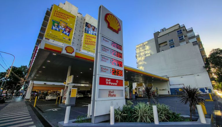 Se confirmó la venta de 894 estaciones de servicio Shell en el país
