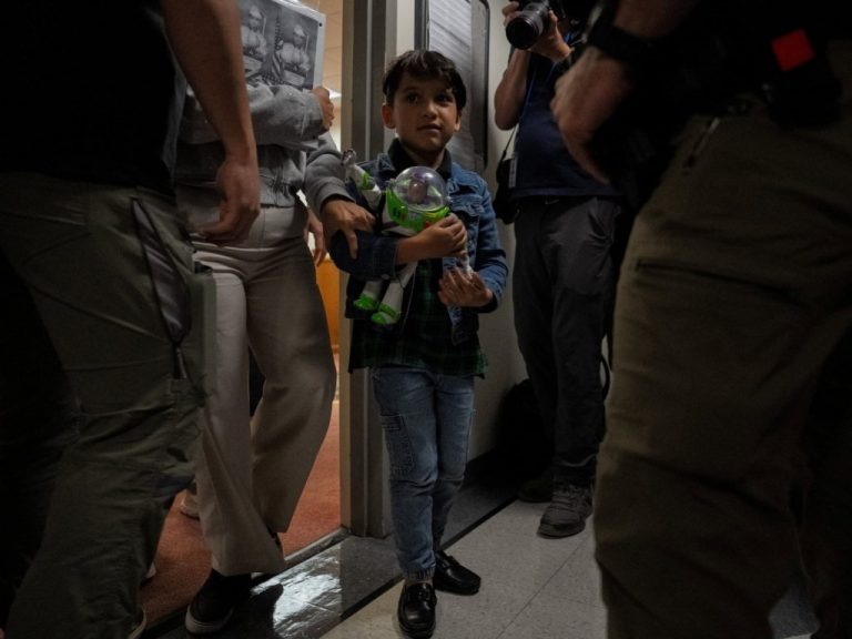 Lleva ICE más de 500 bebés detenidos