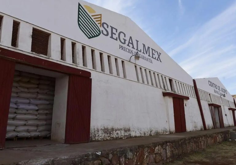 Multan con 777 millones de pesos e inhabilitan a exfuncionarios de Segalmex