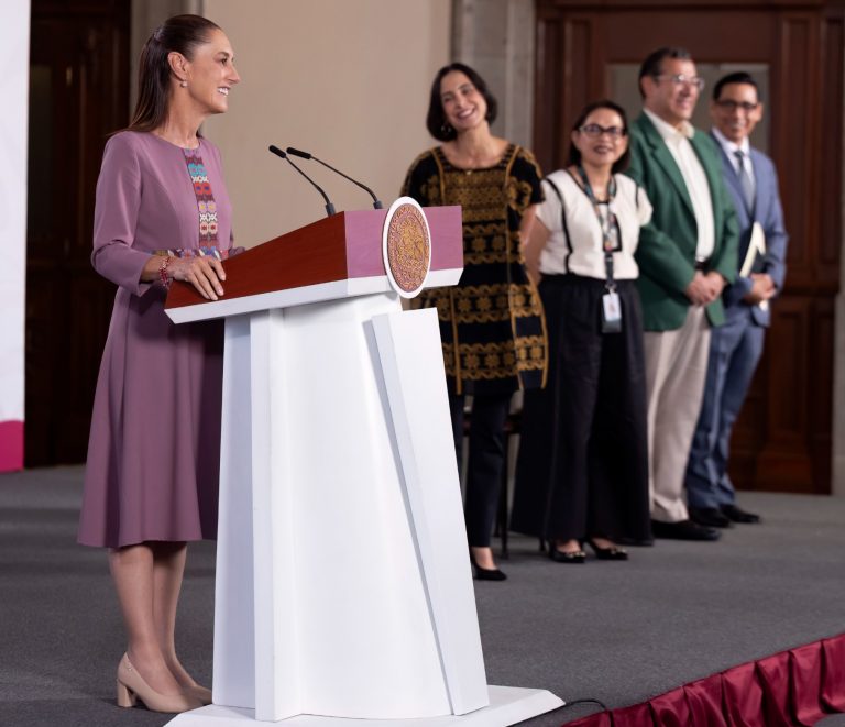 Sheinbaum canta “ya supérame” de Grupo Firme en medio de polémica de AMLO y Monsiváis
