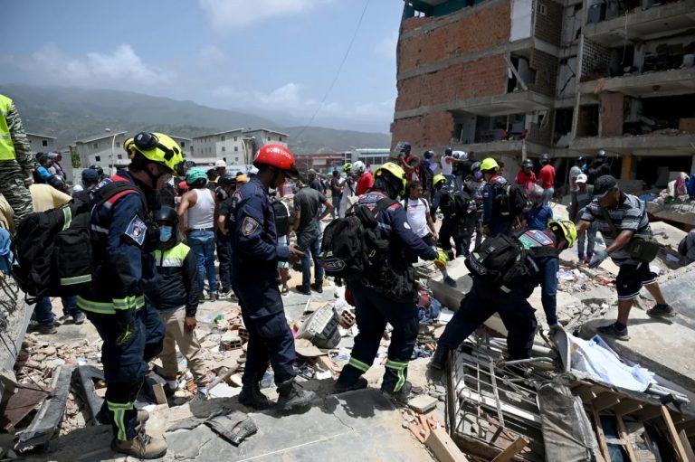 Movilización de equipos de rescate en Venezuela