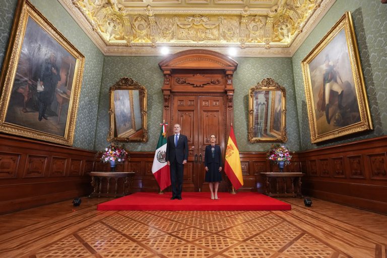 El rey Felipe VI llega a Palacio Nacional para reunión con Sheinbaum