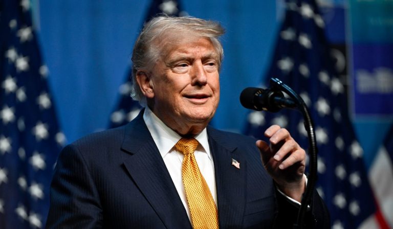 Trump advierte que EE.UU. «arrasará por completo» a Irán ante cualquier intento de asesinato
