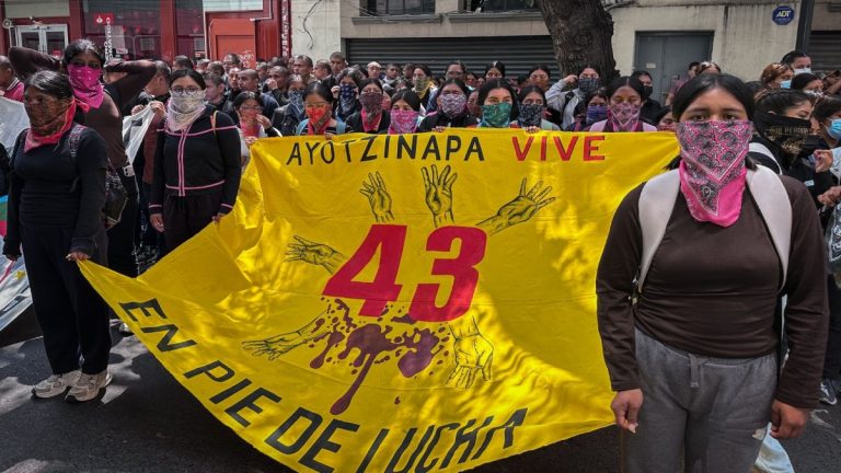 Padres de los 43 acusan a CNDH de encubrir al Ejército