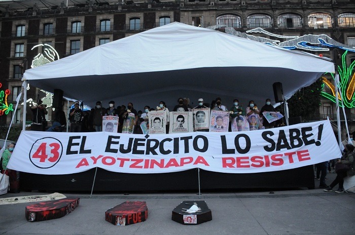 Familiares de Ayotzinapa exigen salida de Rosario Piedra de CNDH