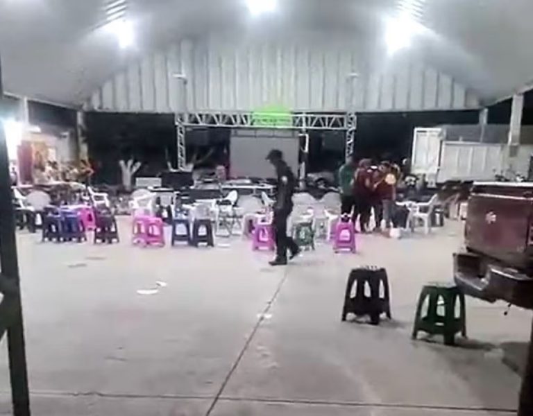 Asesinan a tres espectadores del partido México-Ecuador; cinco heridos   