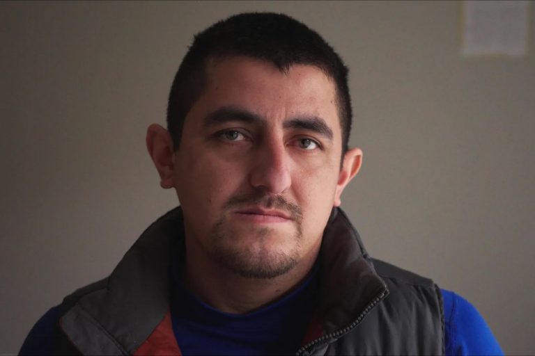 Agentes del ICE fracturan cráneo a migrante