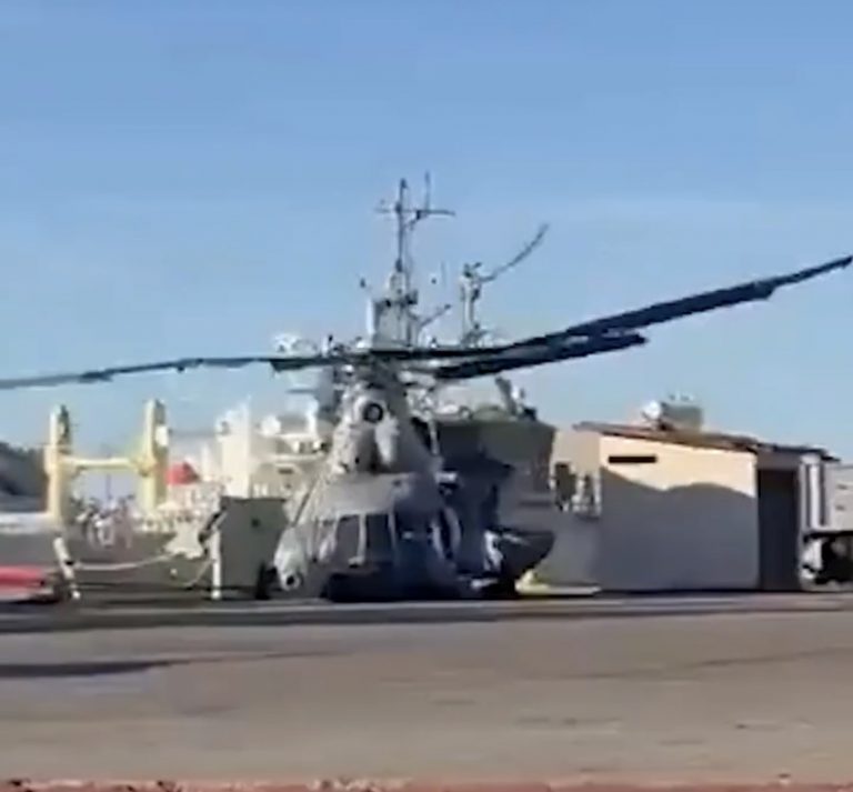 Helicóptero de la SEMAR se desploma tras despegar en Mazatlán; no hubo lesionados