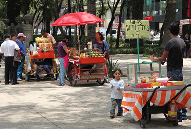 Corrupción y sobrerregulación alientan avance economía informal: CEESP