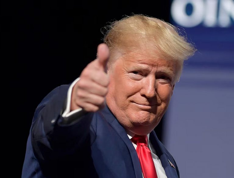Trump defiende detenciones de ICE, en tanto México acelera demandas penales