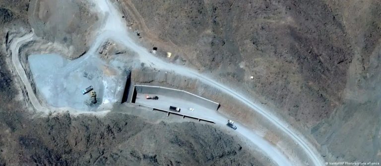 Trump amenaza con atacar un enigmático complejo subterráneo junto a Natanz