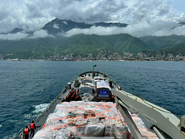 Buques mexicanos culminan travesía humanitaria y llegan a Venezuela con ayuda para comunidades afectadas