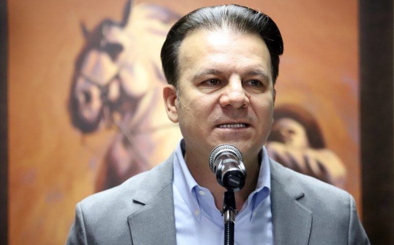 Gobernador de Durango evita viajar a EE.UU. tras retención e interrogatorio en Migración