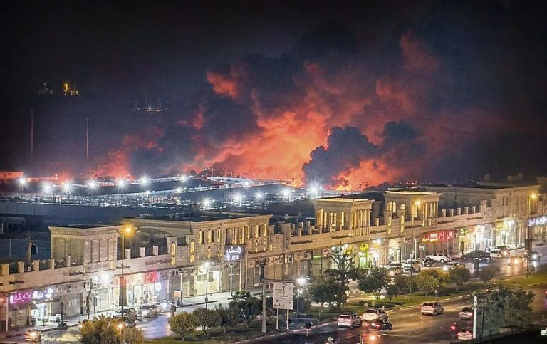 EE.UU. e Irán intercambian nuevos ataques tras alto al fuego