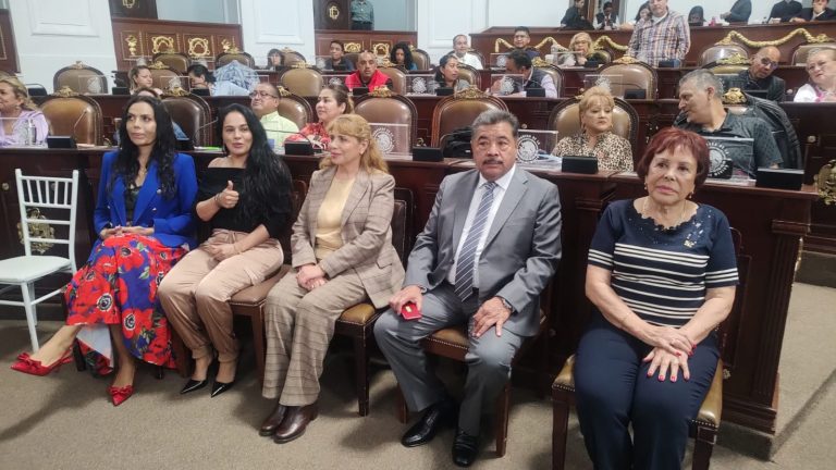 Reconocen trayectoria de Alejandra Barrios y nombran en su honor al Primer Parlamento del Comercio Popular