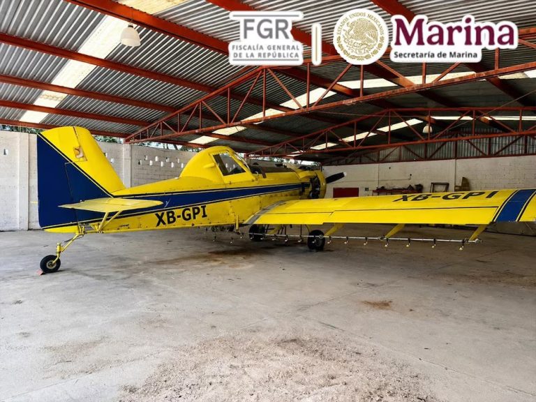Golpe al huachicol: cae rancho con avioneta, armas y combustible robado en Campeche