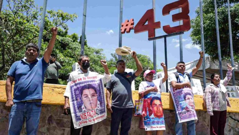 Padres de Ayotzinapa conocerán avances sobre la detención, del exgobernador Ángel Aguirre
