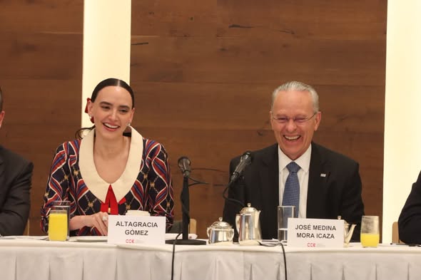 Critican silencio del CCE ante «destrucción de la democracia»