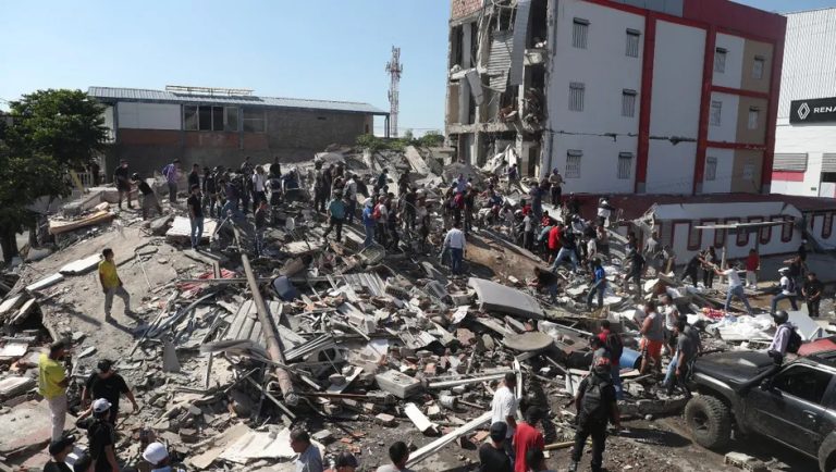 Fuerte temblor de 7,4 se sintió en Colombia: asciende a 25 la cifra muertos
