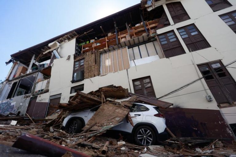 Declaran desastre natural en Colombia, cifra de muertos por sismo asciende