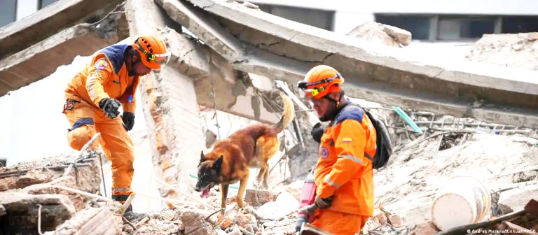 Colombia eleva a 294 la cifra de víctimas mortales tras el sismo
