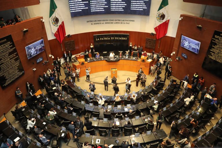 Higinio Martínez levanta la mano para encabezar el Senado ante llegada de Laura Itzel a la Secretaría de Mujeres