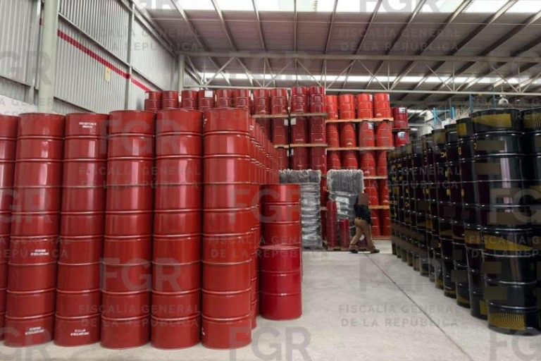 FGR asegura más de 2 millones 300 mil litros de sustancias, en predio de Nuevo León