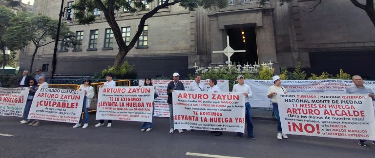 Fuera Arturo Zayún; queremos trabajar, empleados del Nacional Monte de Piedad en la SCJN