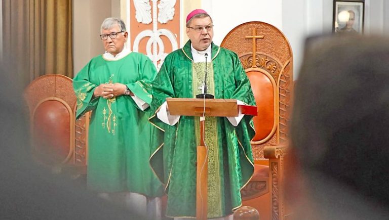Iglesia lamenta la escasez de combustibles y las filas