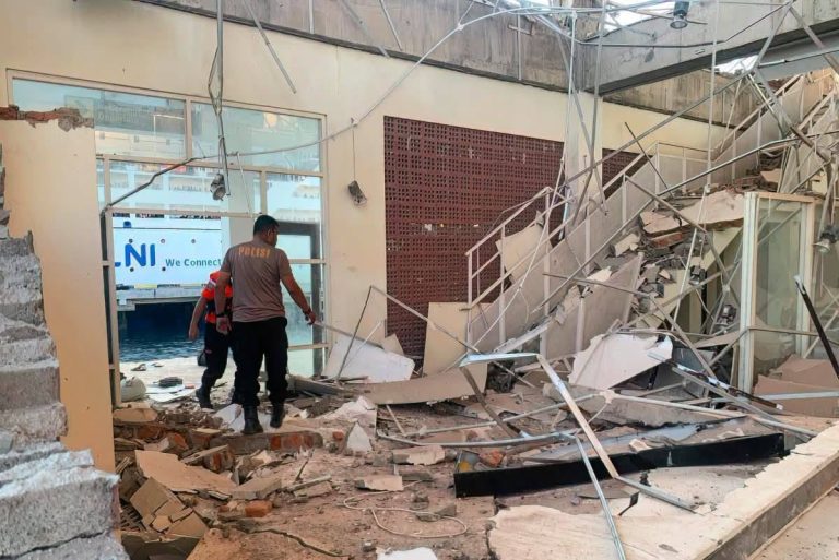 Terremoto de 6.9 azota norte de Indonesia este sábado