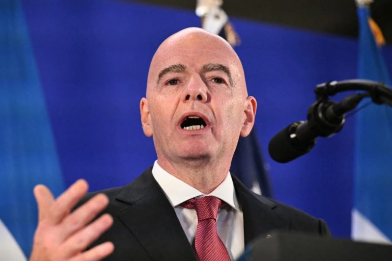 Fracasa Infantino en intento de vender Mundial de futbol a empresarios
