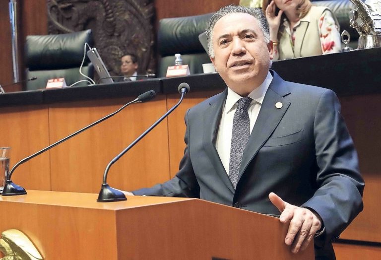 Enrique Inzunza anuncia su regreso presencial al Senado tras 113 días de ausencia