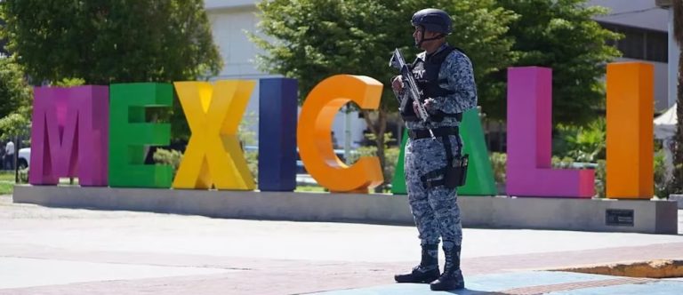 Cientos de agentes blindan Mexicali, tras amenaza con explosivos