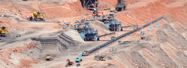 Falta de permisos frenan 11 mmdd en minería mexicana