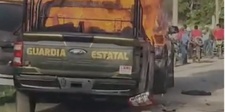 Queman patrullas e instalaciones policiales en protesta por asesinato