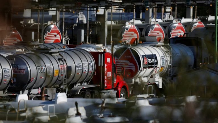 Explota un tanque de almacenamiento de hidrocarburos en instalaciones de Pemex en Chiapas