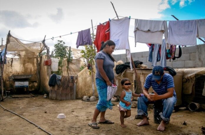 Cuatro de cada cinco personas pobres permanecen en esa condición